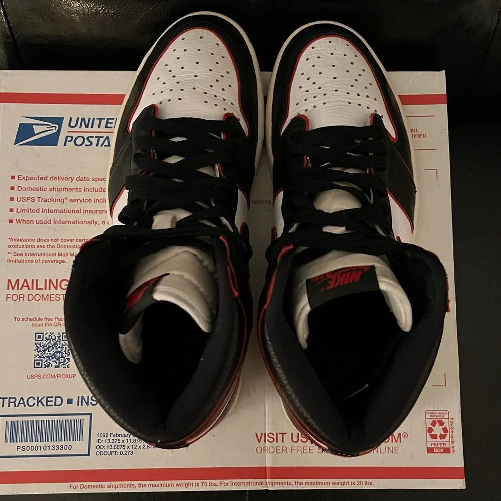 Air Jordan 1 High OG “Bloodline” Sz 10.5 Men’s‎